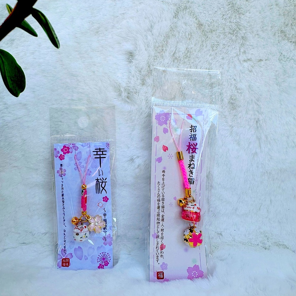 🌺🌺🌺SOLD🌺🌺🌺Cell Phone Charm Japanese Cat Design